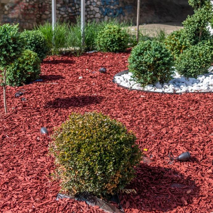 red wood mulch