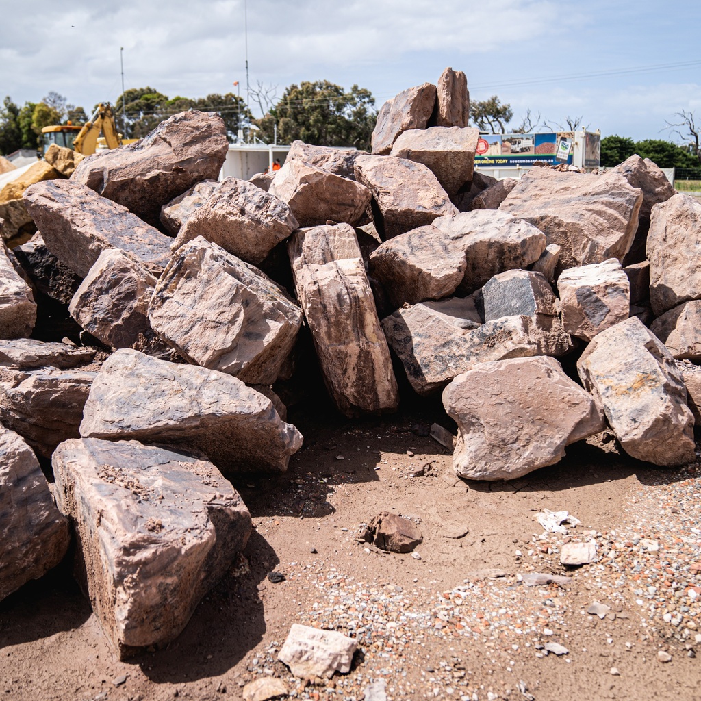 CASTLEMAINE FEATURE ROCKS LARGE