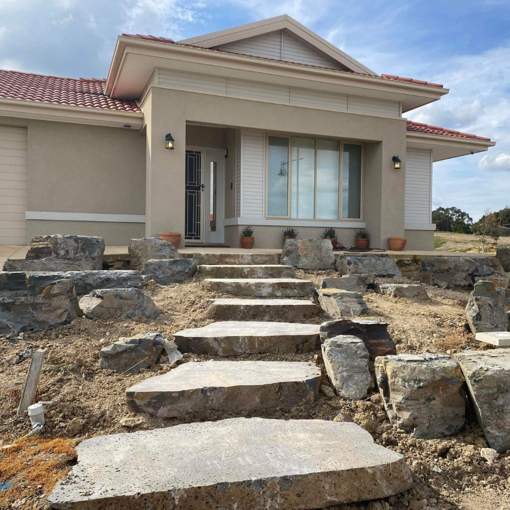 BLUESTONE NATURAL SAWN STEP - SMALL